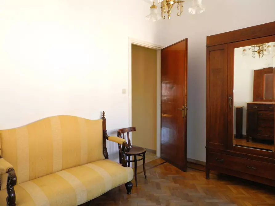 Immagine 22 di Camera in vendita  a Lucca