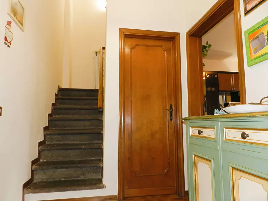 Immagine 8 di Rustico / casale in vendita  a Lucca