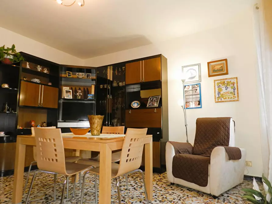 Immagine 12 di Rustico / casale in vendita  a Lucca