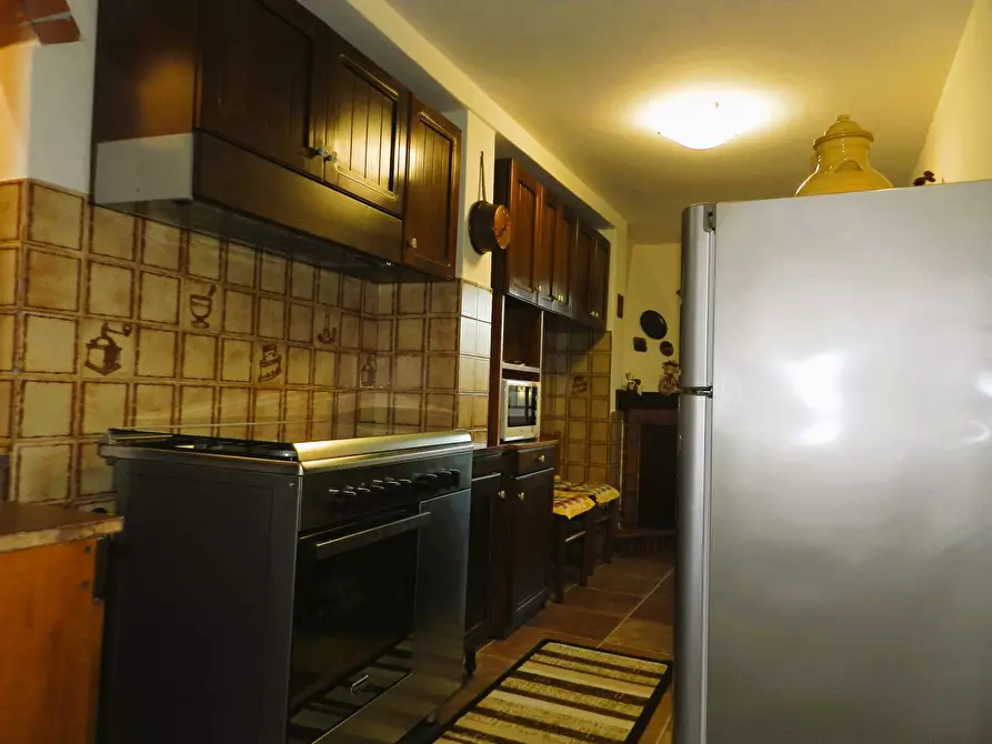 Immagine 19 di Rustico / casale in vendita  a Lucca