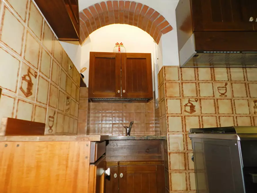 Immagine 21 di Rustico / casale in vendita  a Lucca