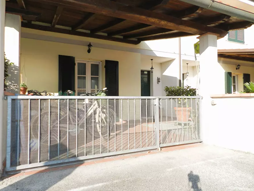Immagine 2 di Villetta a schiera in vendita  a Lucca