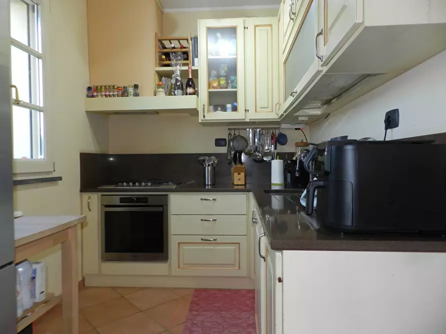 Immagine 11 di Villetta a schiera in vendita  a Lucca