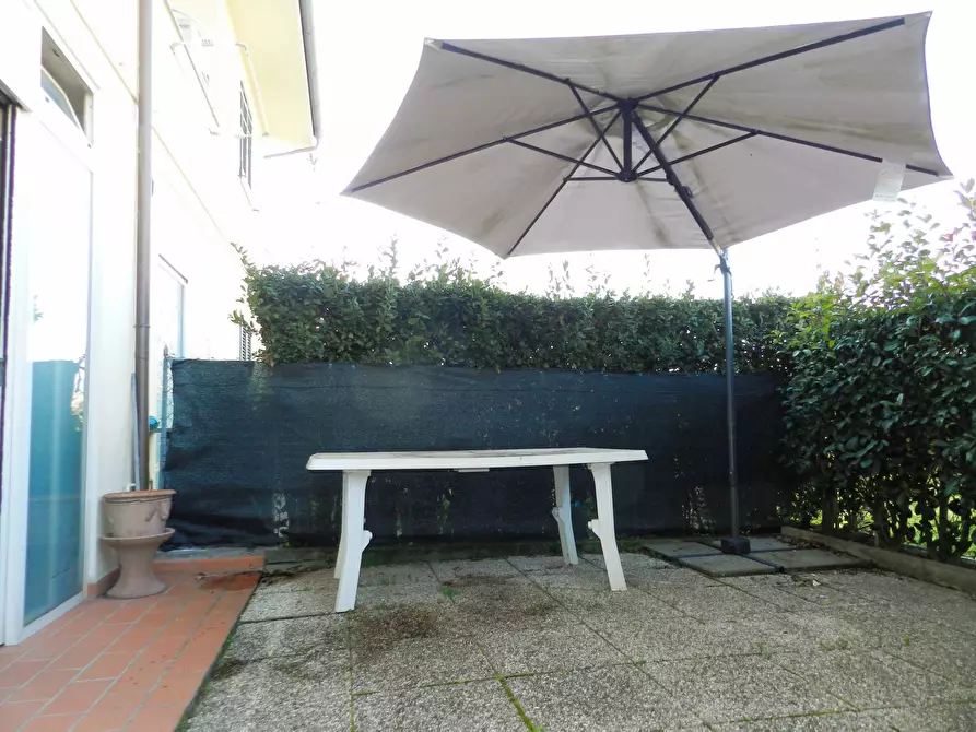 Immagine 14 di Villetta a schiera in vendita  a Lucca