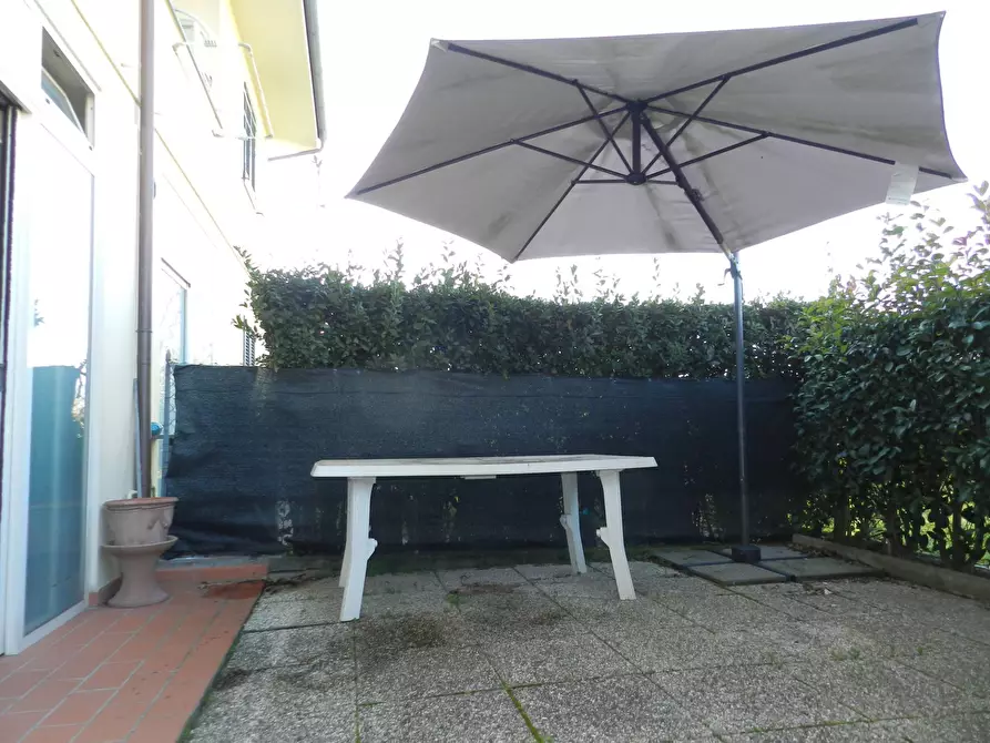 Immagine 15 di Villetta a schiera in vendita  a Lucca