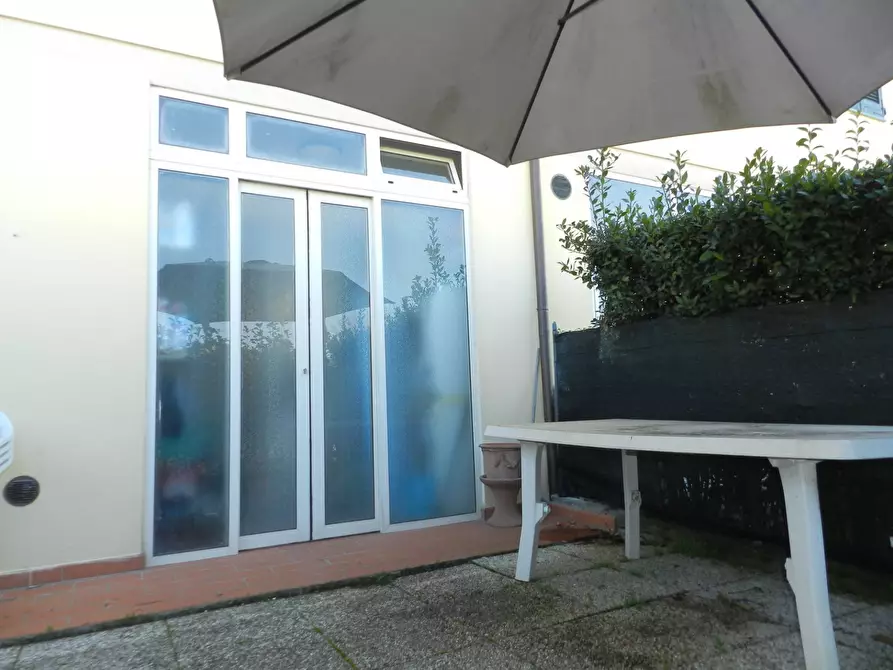 Immagine 16 di Villetta a schiera in vendita  a Lucca