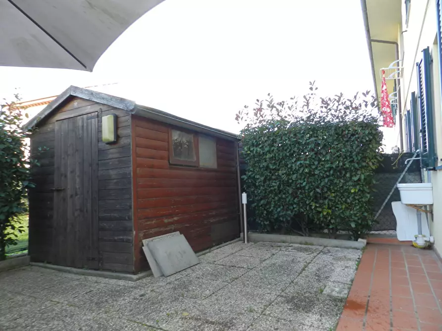 Immagine 17 di Villetta a schiera in vendita  a Lucca