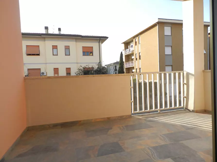 Immagine 2 di Appartamento in vendita  a Lucca