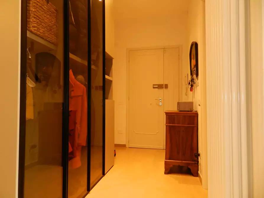 Immagine 9 di Appartamento in vendita  a Lucca