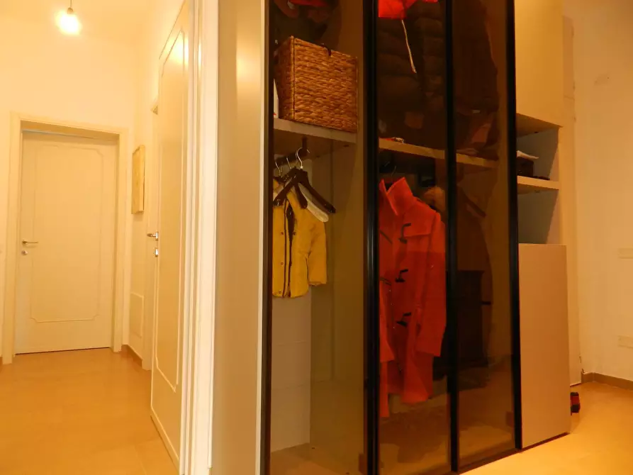 Immagine 10 di Appartamento in vendita  a Lucca