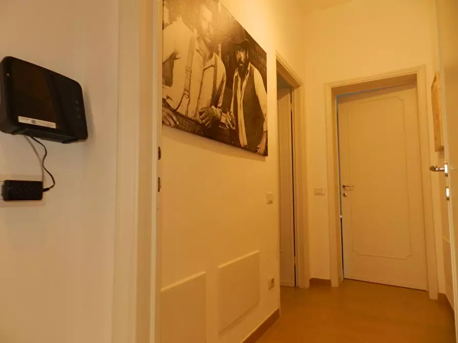 Immagine 12 di Appartamento in vendita  a Lucca