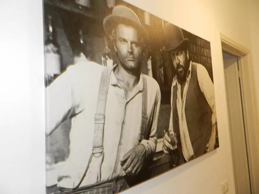 Immagine 13 di Appartamento in vendita  a Lucca