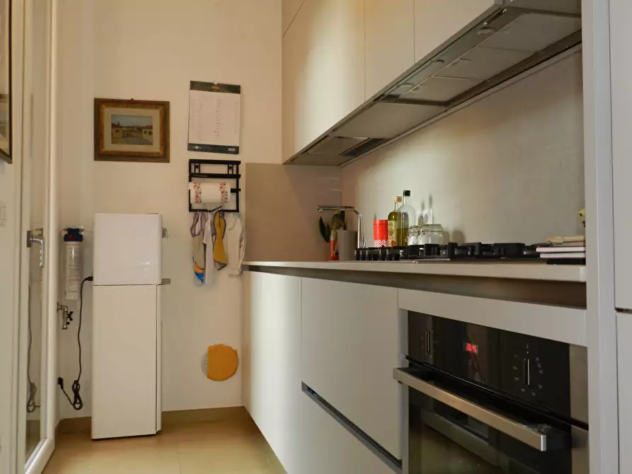 Immagine 15 di Appartamento in vendita  a Lucca