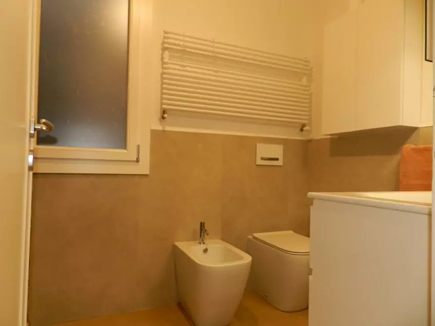 Immagine 27 di Appartamento in vendita  a Lucca