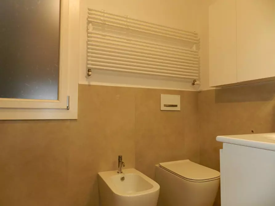 Immagine 28 di Appartamento in vendita  a Lucca