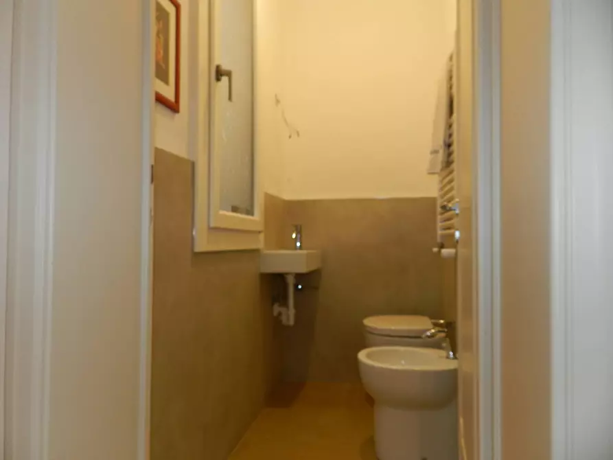 Immagine 30 di Appartamento in vendita  a Lucca