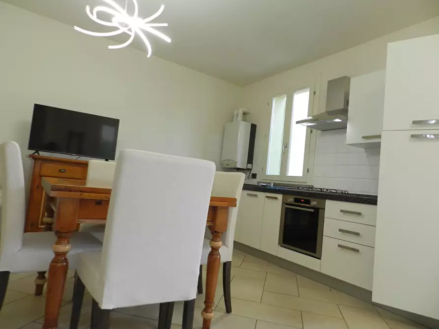 Immagine 4 di Appartamento in vendita  a Lucca