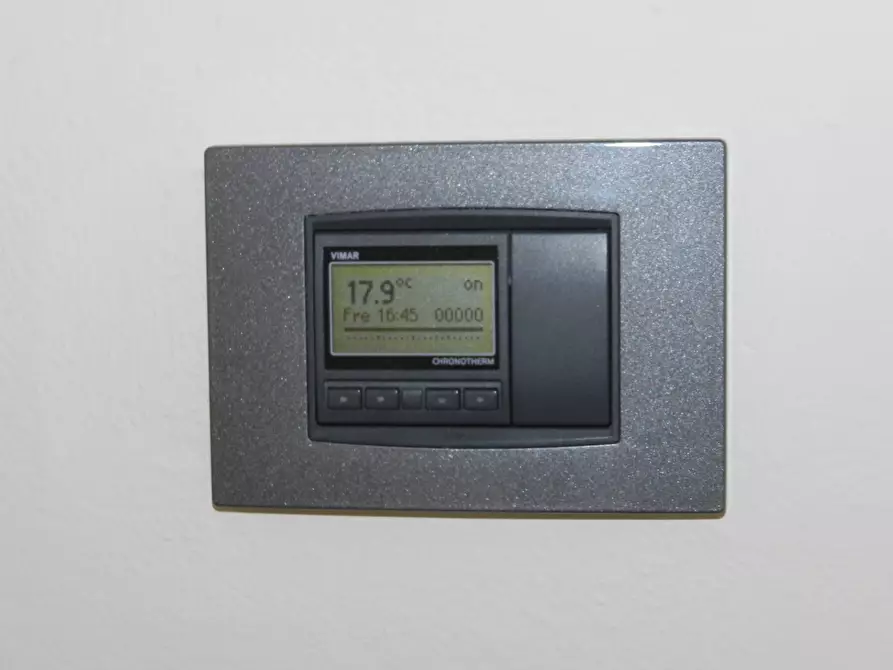 Immagine 12 di Appartamento in vendita  a Lucca