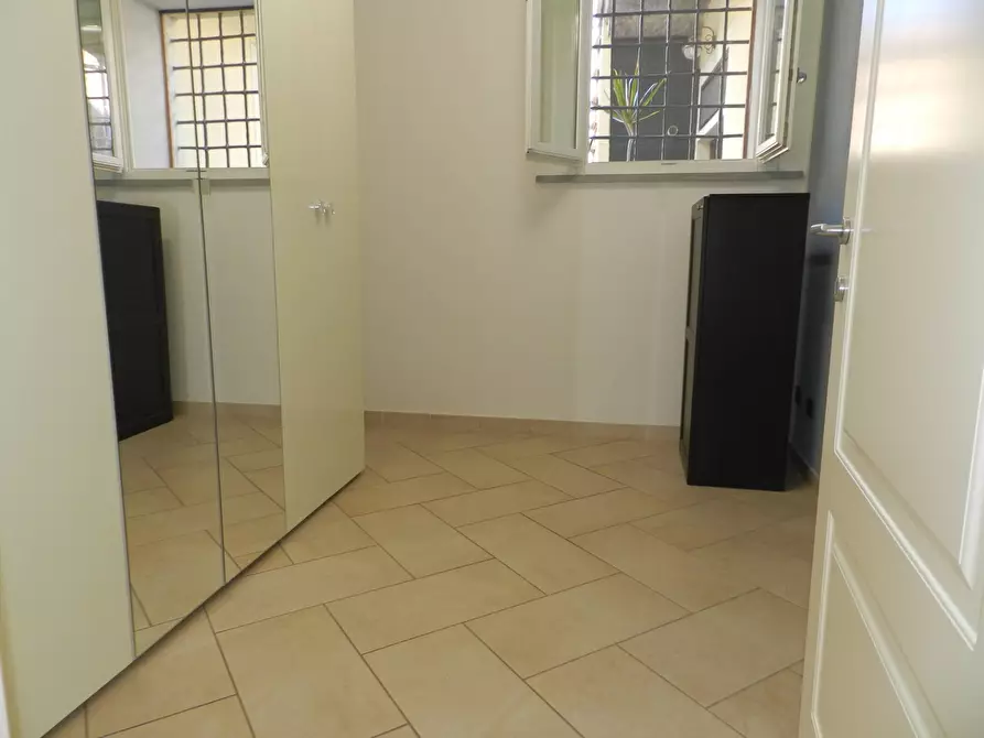 Immagine 14 di Appartamento in vendita  a Lucca