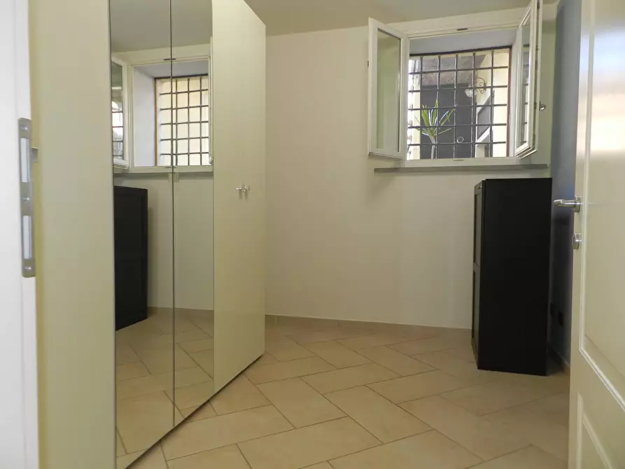 Immagine 15 di Appartamento in vendita  a Lucca