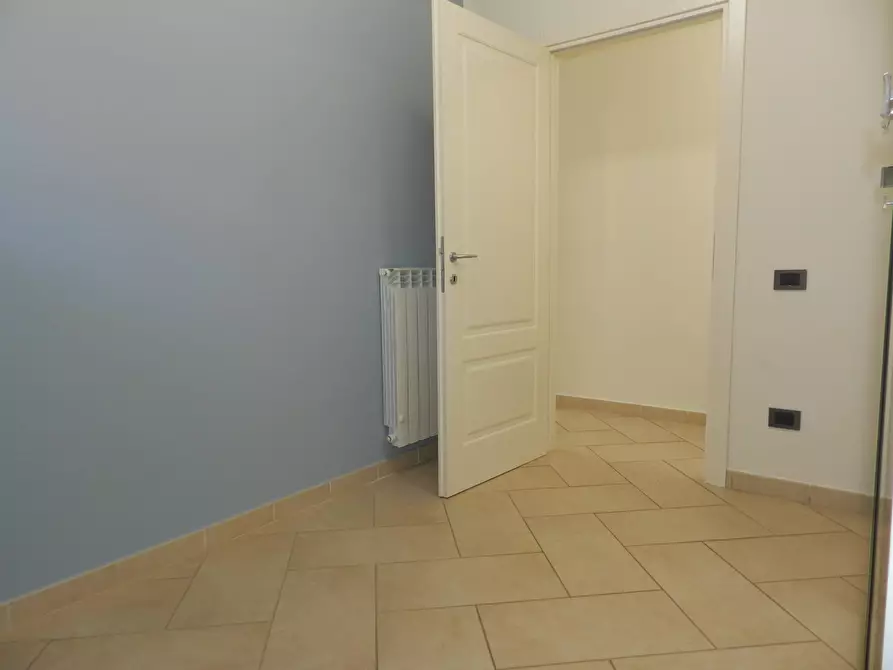 Immagine 16 di Appartamento in vendita  a Lucca