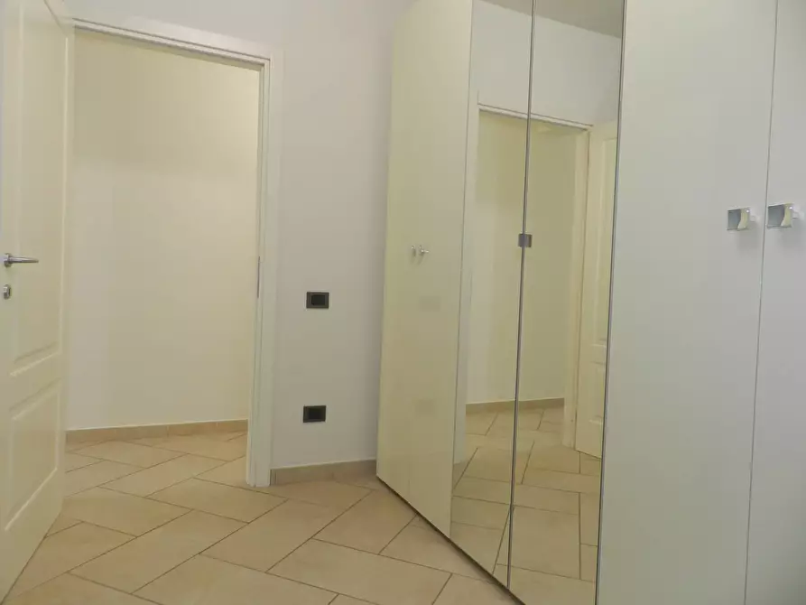 Immagine 17 di Appartamento in vendita  a Lucca