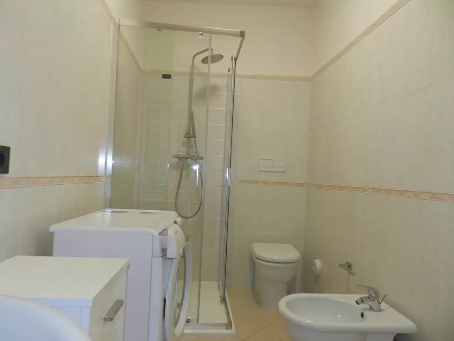 Immagine 19 di Appartamento in vendita  a Lucca