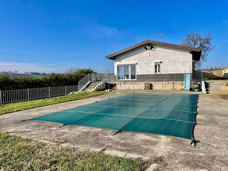 Immagine 2 di Villa in vendita  a San Salvatore Monferrato