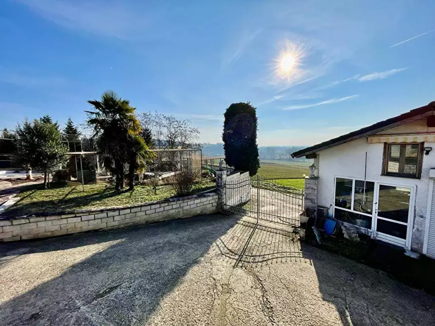 Immagine 5 di Villa in vendita  a San Salvatore Monferrato