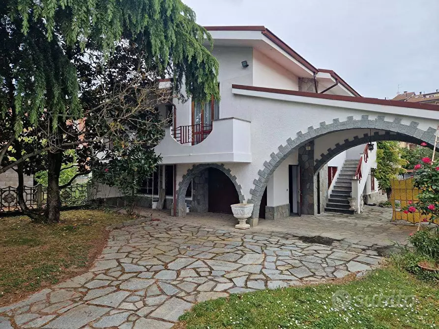 Immagine 1 di Villa in vendita  a Alessandria