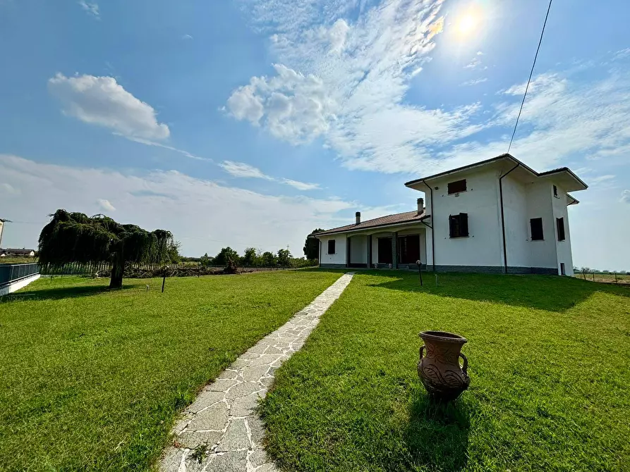 Immagine 2 di Villa in vendita  a Alessandria