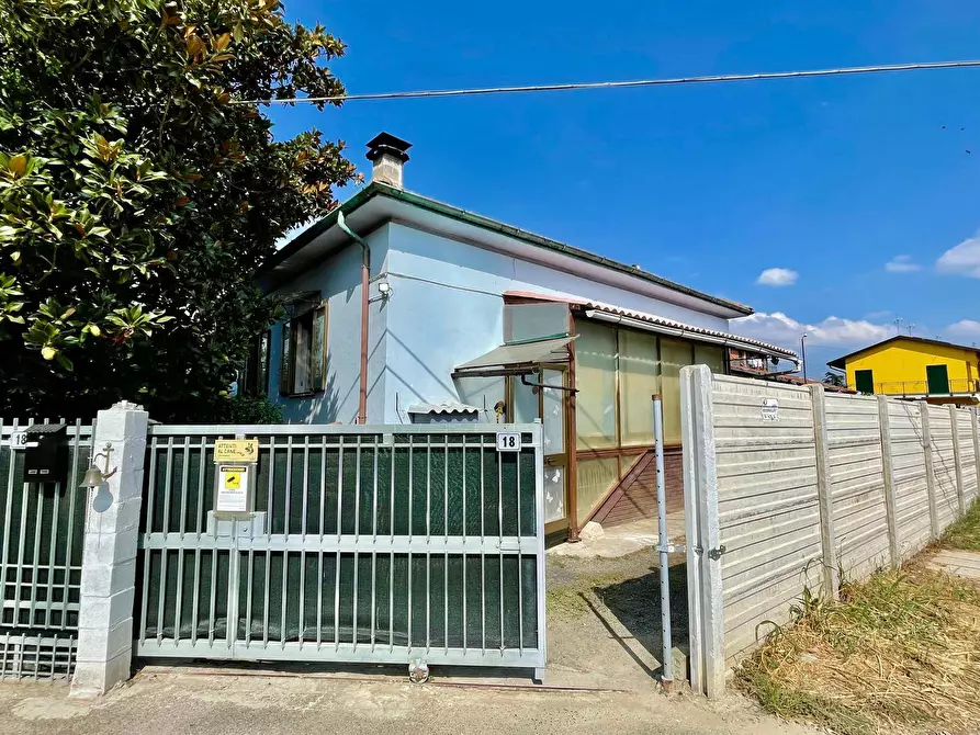 Immagine 1 di Casa indipendente in vendita  a Alessandria