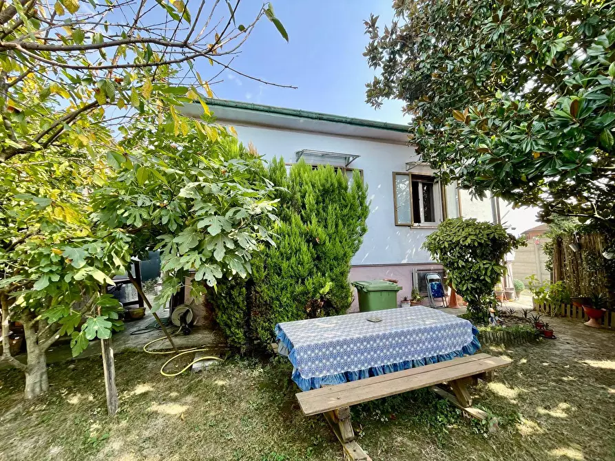 Immagine 2 di Casa indipendente in vendita  a Alessandria