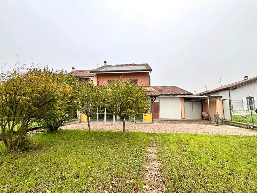 Immagine 1 di Villa in vendita  a Alessandria