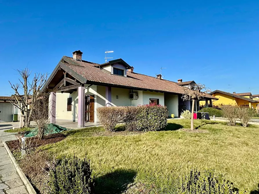 Immagine 2 di Villa in vendita  a Alessandria