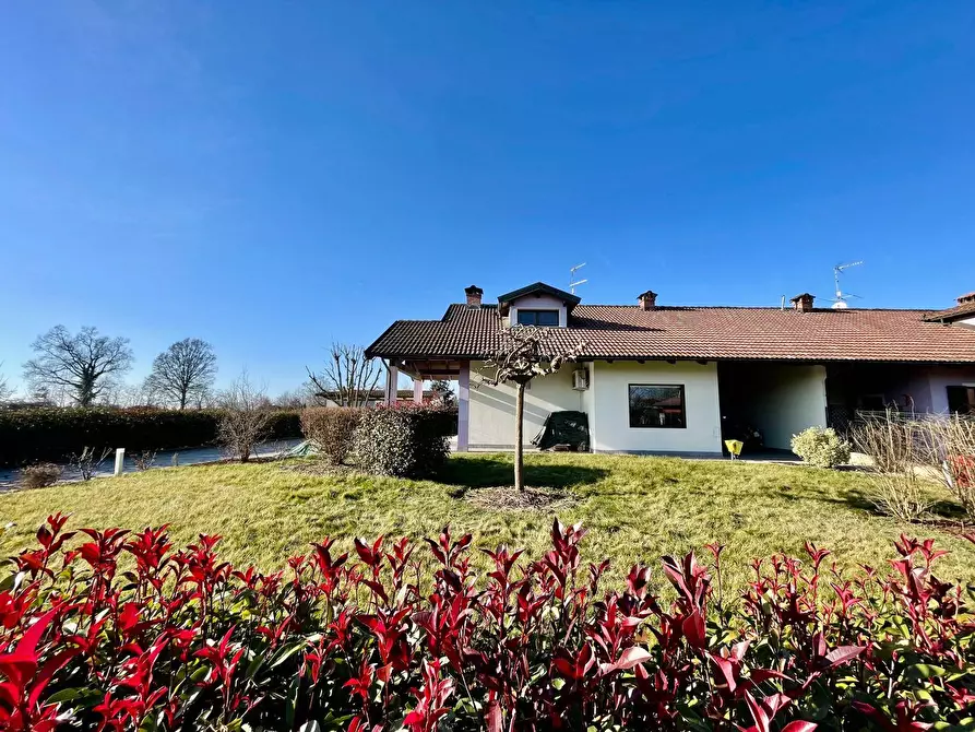Immagine 1 di Villa in vendita  a Alessandria