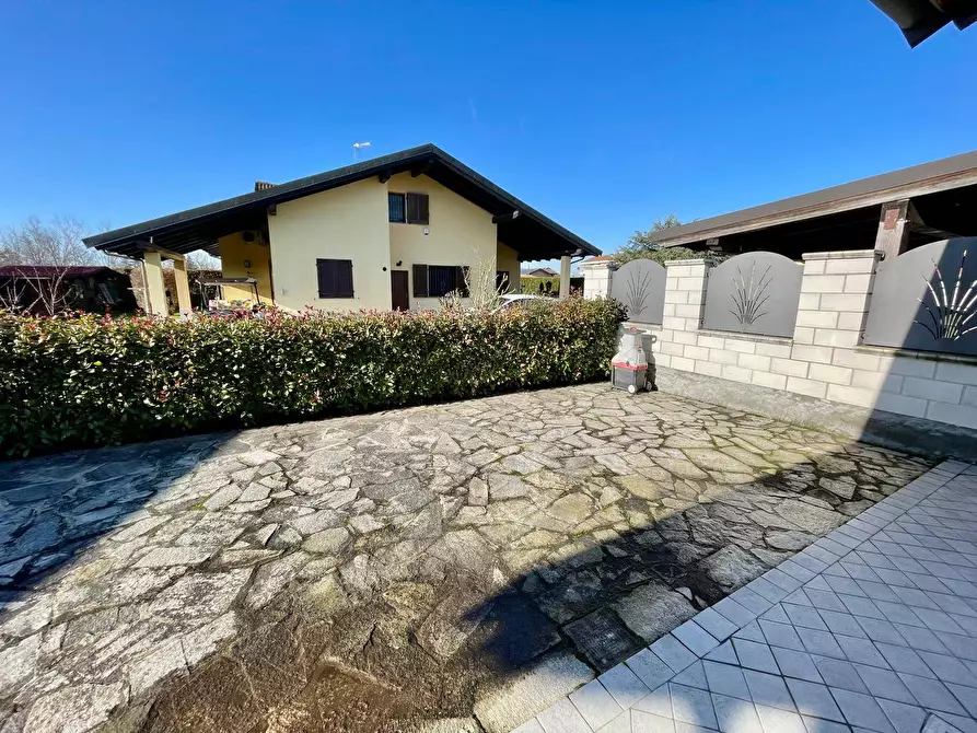 Immagine 9 di Villa in vendita  a Alessandria