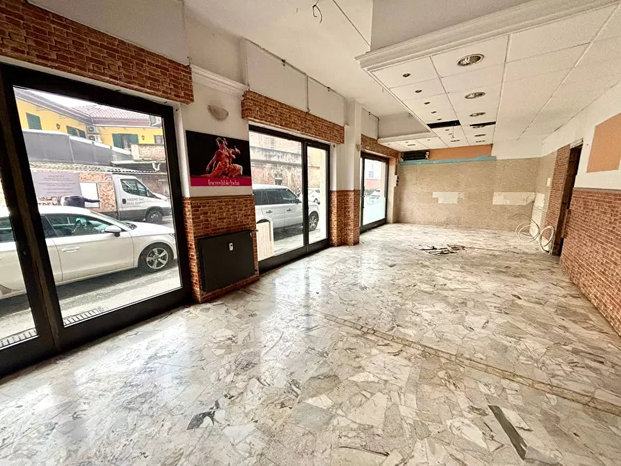 Immagine 1 di Locale commerciale in vendita  a Alessandria