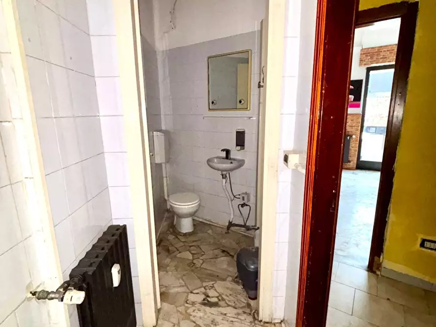 Immagine 4 di Locale commerciale in vendita  a Alessandria