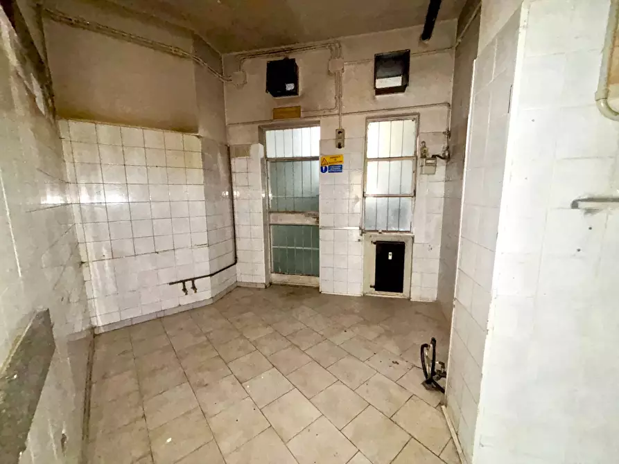 Immagine 5 di Locale commerciale in vendita  a Alessandria