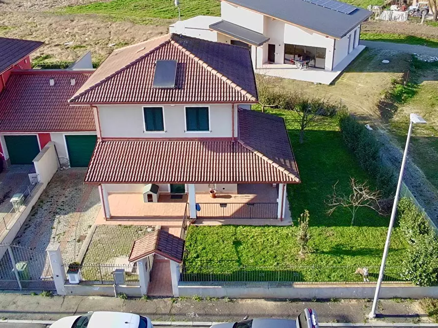 Immagine 2 di Villa in vendita  a Alessandria