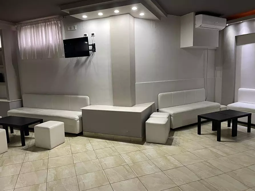 Immagine 2 di Locale commerciale in vendita  in Viale Elena a Ottaviano