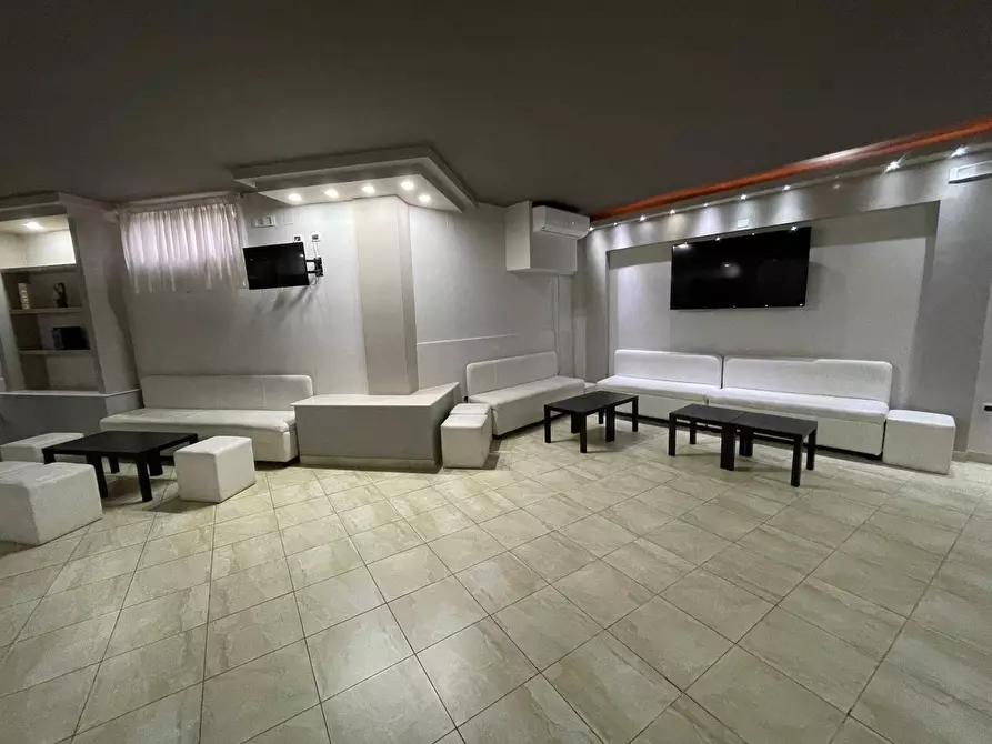 Immagine 3 di Locale commerciale in vendita  in Viale Elena a Ottaviano