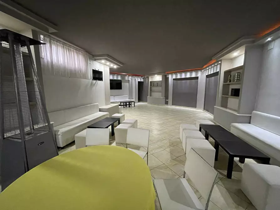 Immagine 4 di Locale commerciale in vendita  in Viale Elena a Ottaviano