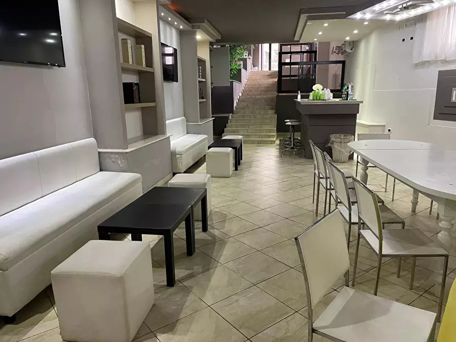 Immagine 6 di Locale commerciale in vendita  in Viale Elena a Ottaviano