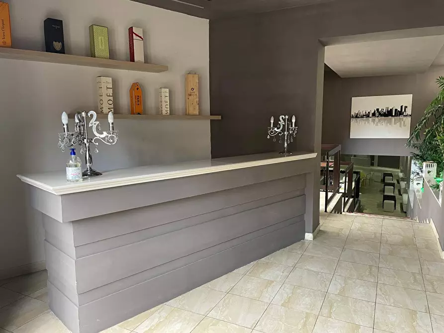 Immagine 9 di Locale commerciale in vendita  in Viale Elena a Ottaviano
