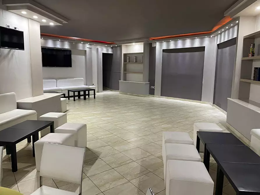 Immagine 14 di Locale commerciale in vendita  in Viale Elena a Ottaviano