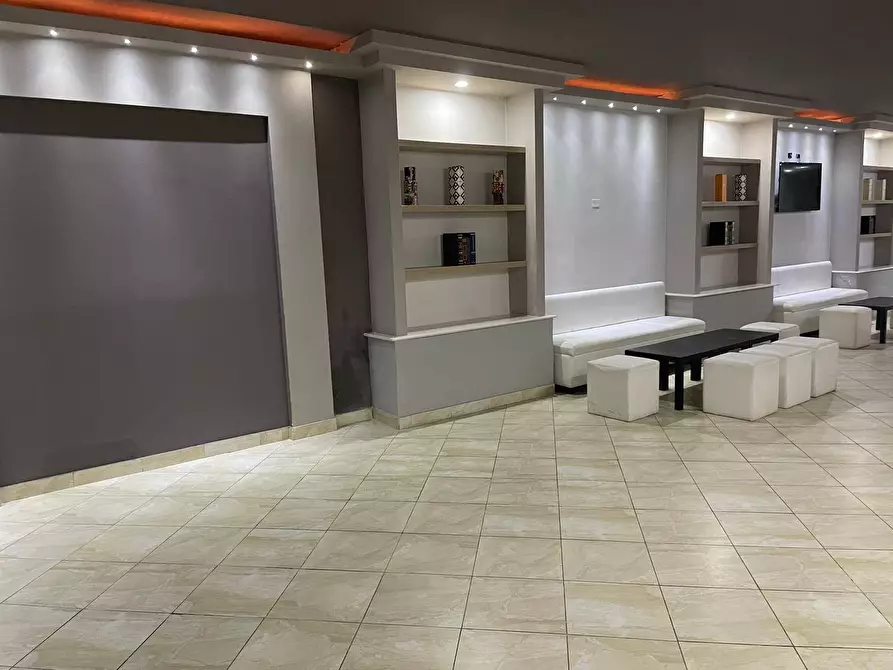 Immagine 15 di Locale commerciale in vendita  in Viale Elena a Ottaviano