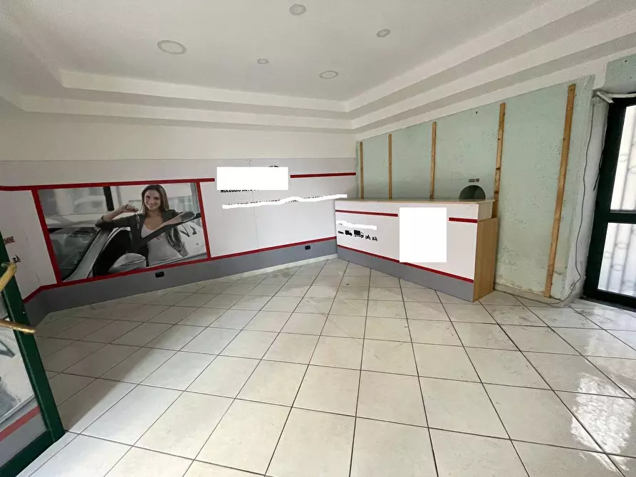 Immagine 2 di Locale commerciale in vendita  a Pompei