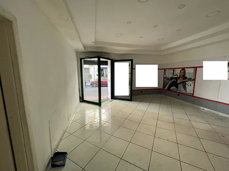 Immagine 7 di Locale commerciale in vendita  a Pompei